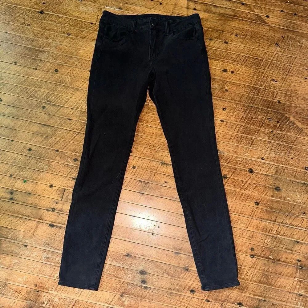 American Eagle black distressed stretchy normcore 6 jeggings